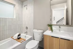 539 N 70th St, Seattle, WA 98103 - Photo 8
