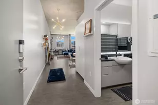 501 Roy St, Seattle, WA 98109 - Photo 2