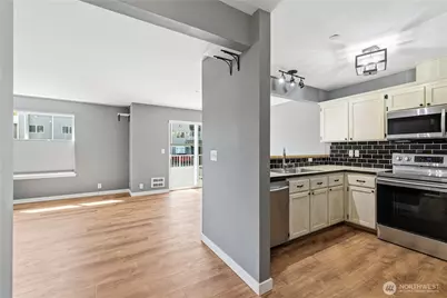 1670 SW Mulberry Street #B201, Oak Harbor, WA 98277 - Photo 6