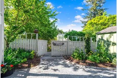 7541 Seward Park Avenue S, Seattle, WA 98118 - Photo 14