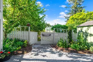 7541 Seward Park Ave S, Seattle, WA 98118 - Photo 14