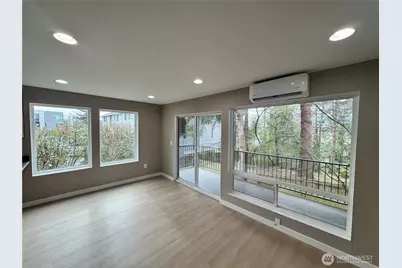6015 Lakeview Drive #3, Kirkland, WA 98033 - Photo 2