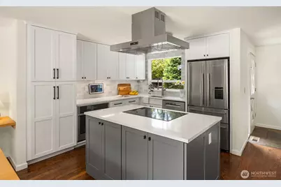 10430 NE Cascade Avenue, Bainbridge Island, WA 98110 - Photo 6