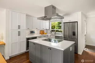 10430 NE Cascade Ave, Bainbridge Island, WA 98110 - Photo 6