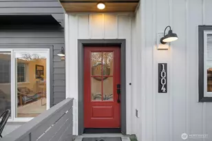 1004 N 48th St, Seattle, WA 98103 - Photo 2