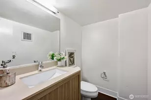 530 Broadway E, Seattle, WA 98102 - Photo 14