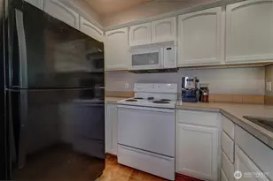 10648 NE Kingston Meadow Cir, Kingston, WA 98346 - Photo 8