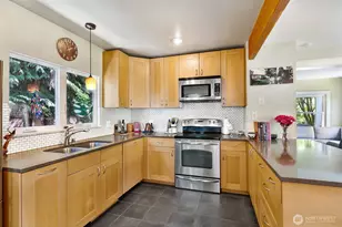 114 N 84th St, Seattle, WA 98103 - Photo 10
