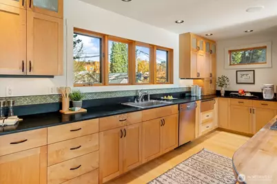 1209 N 44th Street, Seattle, WA 98103 - Photo 14