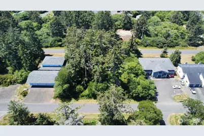 655 Sunset Avenue NE, Ocean Shores, WA 98569 - Photo 2