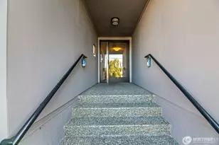 2034 14th Ave W, Seattle, WA 98119 - Photo 2