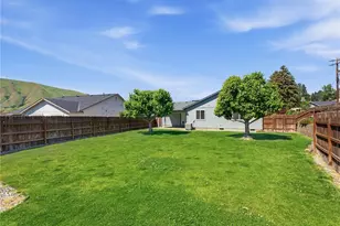 573 S James Ave, East Wenatchee, WA 98802 - Photo 36