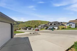 573 S James Ave, East Wenatchee, WA 98802 - Photo 4