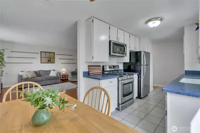 131 S 324th Place, Federal Way, WA 98003 - Photo 2