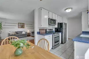 131 S 324th Pl, Federal Way, WA 98003 - Photo 2