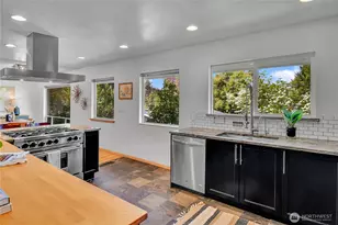12727 Dayton Ave N, Seattle, WA 98133 - Photo 10