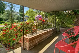 12727 Dayton Ave N, Seattle, WA 98133 - Photo 2