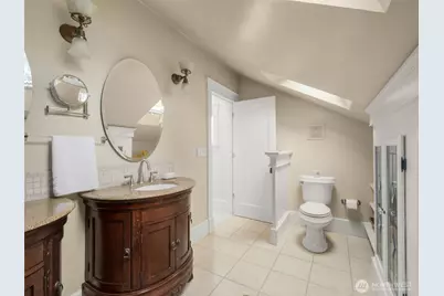 1423 Nob Hill Avenue N, Seattle, WA 98109 - Photo 20