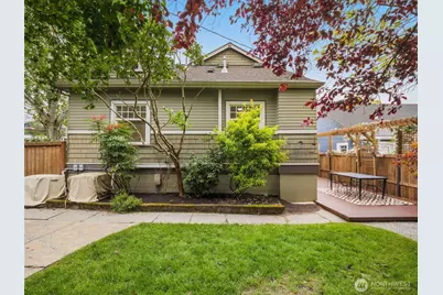 1423 Nob Hill Avenue N, Seattle, WA 98109 - Photo 32