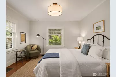 1423 Nob Hill Avenue N, Seattle, WA 98109 - Photo 12