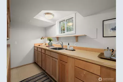 1423 Nob Hill Avenue N, Seattle, WA 98109 - Photo 26