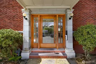 4725 15th Ave NE, Seattle, WA 98105 - Photo 2