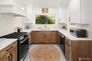 457 N 65th St, Seattle, WA 98103 - Photo 6