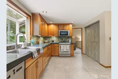 24214 SE 18th Place, Sammamish, WA 98075 - Photo 14