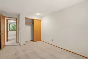 24214 SE 18th Pl, Sammamish, WA 98075 - Photo 32