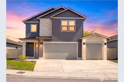 585 S Perry Avenue, East Wenatchee, WA 98802 - Photo 1