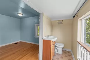 2010 NE 54th St, Seattle, WA 98105 - Photo 30