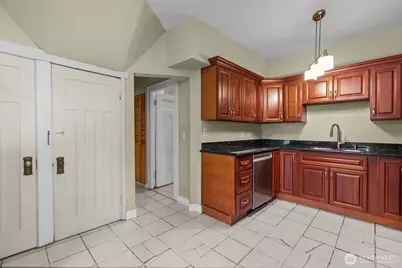 2010 NE 54th Street, Seattle, WA 98105 - Photo 12