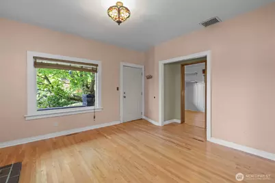 2010 NE 54th Street, Seattle, WA 98105 - Photo 8