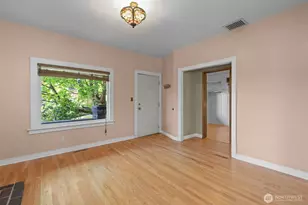 2010 NE 54th St, Seattle, WA 98105 - Photo 8