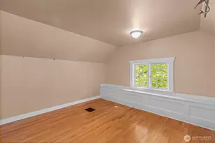2010 NE 54th St, Seattle, WA 98105 - Photo 18