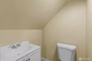 2010 NE 54th St, Seattle, WA 98105 - Photo 16