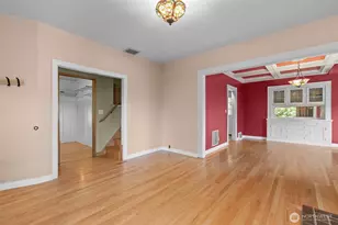 2010 NE 54th St, Seattle, WA 98105 - Photo 6