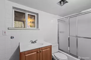 2010 NE 54th St, Seattle, WA 98105 - Photo 20
