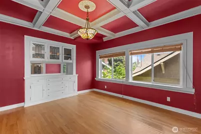 2010 NE 54th Street, Seattle, WA 98105 - Photo 4