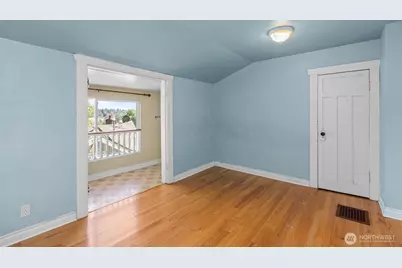 2010 NE 54th Street, Seattle, WA 98105 - Photo 22