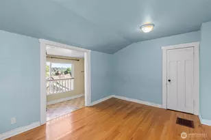 2010 NE 54th St, Seattle, WA 98105 - Photo 22