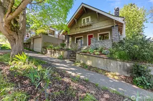 2010 NE 54th St, Seattle, WA 98105 - Photo 2