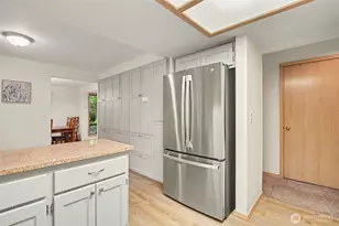 22934 SE 37th St, Sammamish, WA 98075 - Photo 14