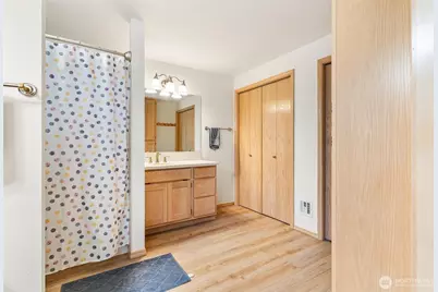 22934 SE 37th St, Sammamish, WA 98075 - Photo 16