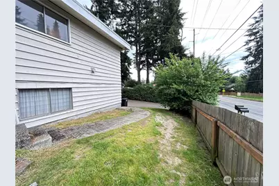 11718 5th Avenue NE, Seattle, WA 98125 - Photo 24