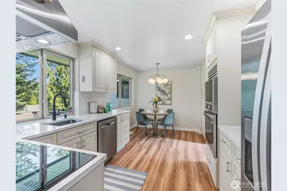 1035 147th Avenue SE, Bellevue, WA 98007 - Photo 10