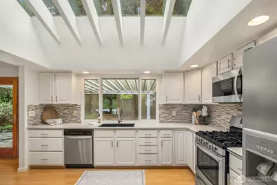 3227 171st Avenue NE, Bellevue, WA 98008 - Photo 8