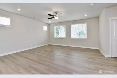 8741 151st Street E, Puyallup, WA 98375 - Photo 2