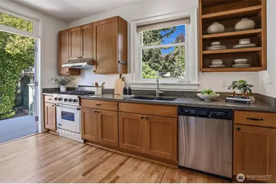 530 N 83rd Street, Seattle, WA 98103 - Photo 14