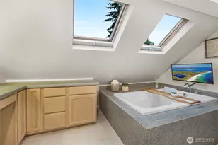 6505 NE Arrowhead Dr, Kenmore, WA 98028 - Photo 24
